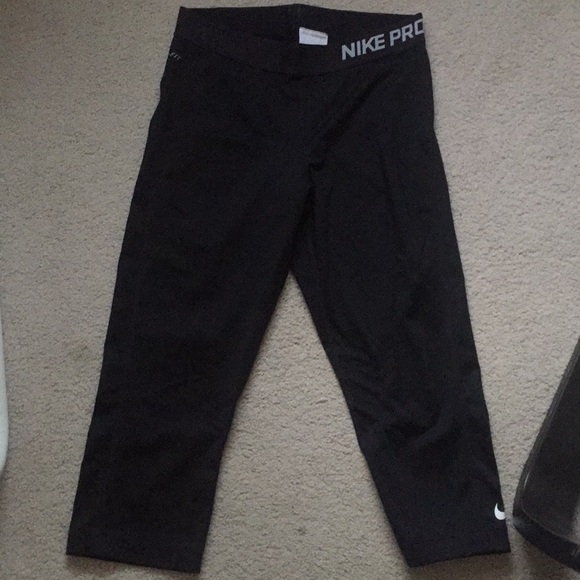 Nike Other - Nike pro dry fit black capris size medium